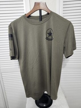 Nike Olive Green Short-Sleeve Graphic Crewneck T-Shirt